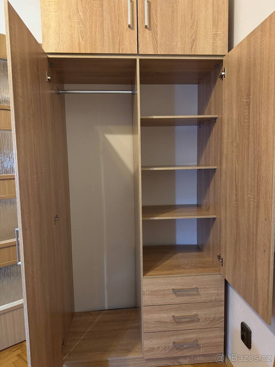 Šatní skříň - 2