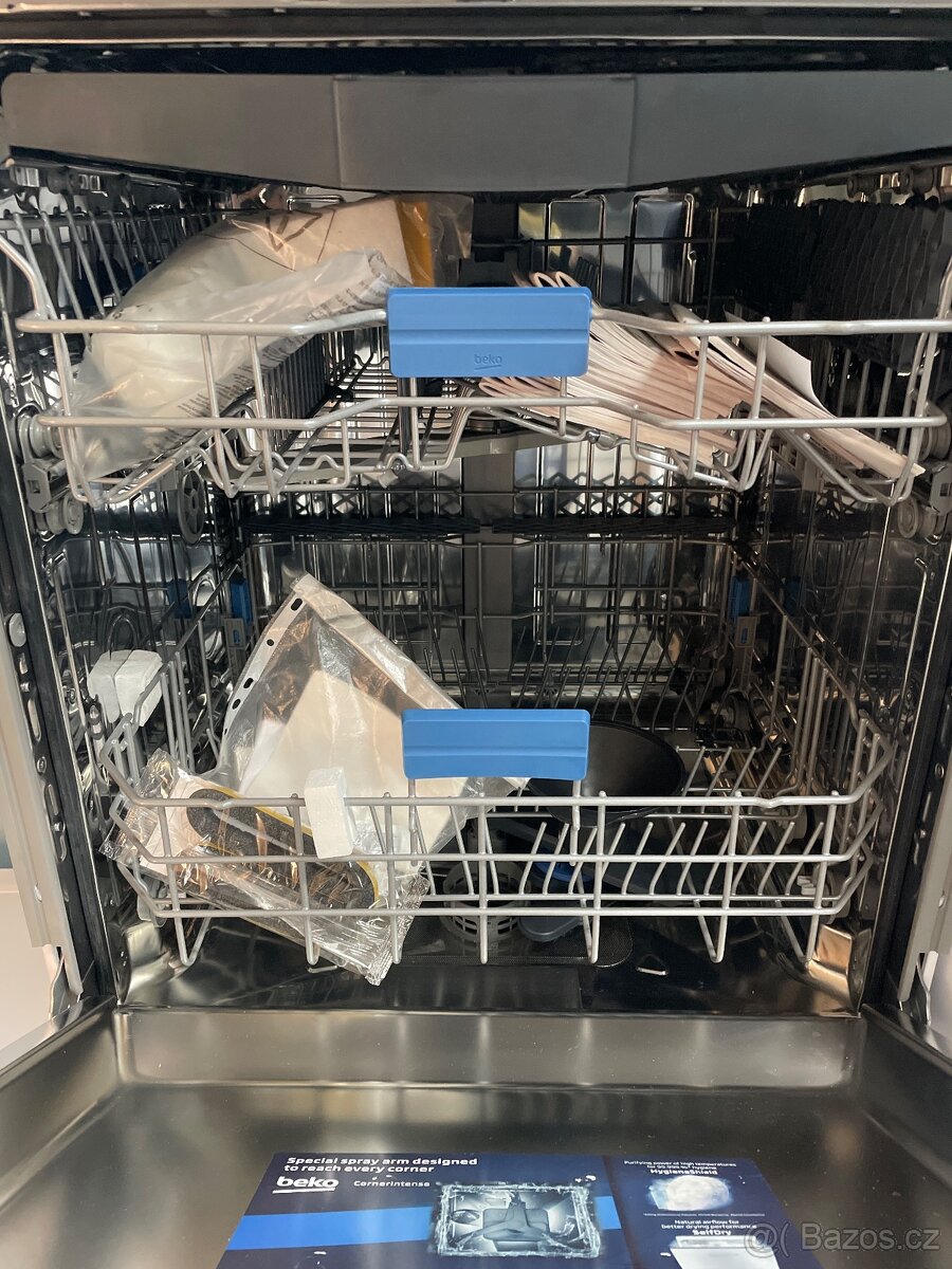 Nepoužitá myčka Beko BDIN38650C - 2