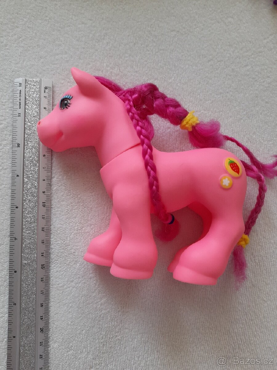 Koníci. Addo chodící jednorožec.Pejsek s vodítkem. - 2