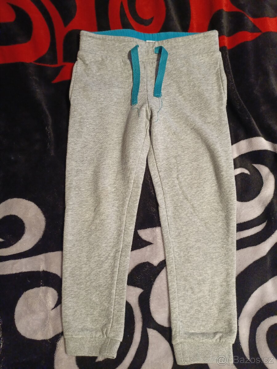 Chlapecké tepláky 110/116 - 2