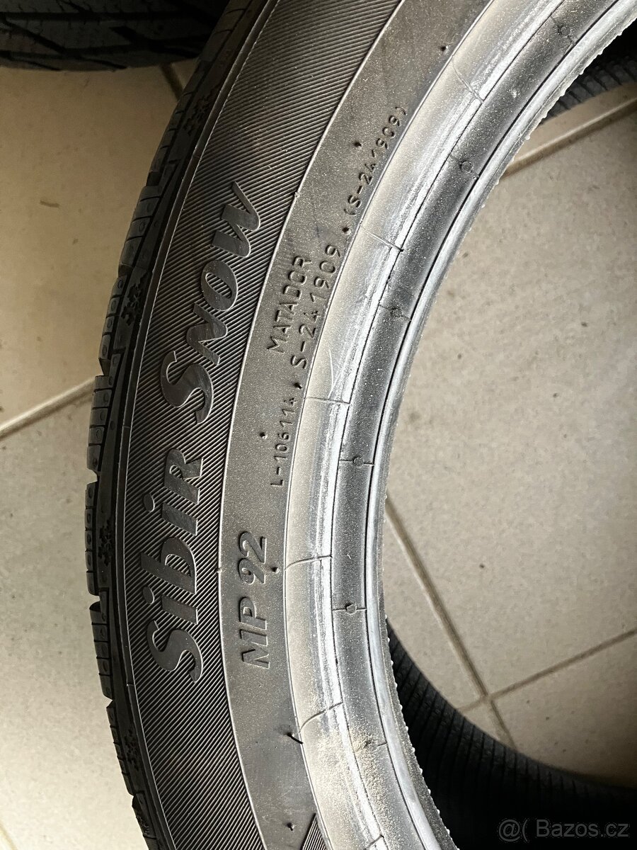Zimní pneu 215/45 R16 v - 2