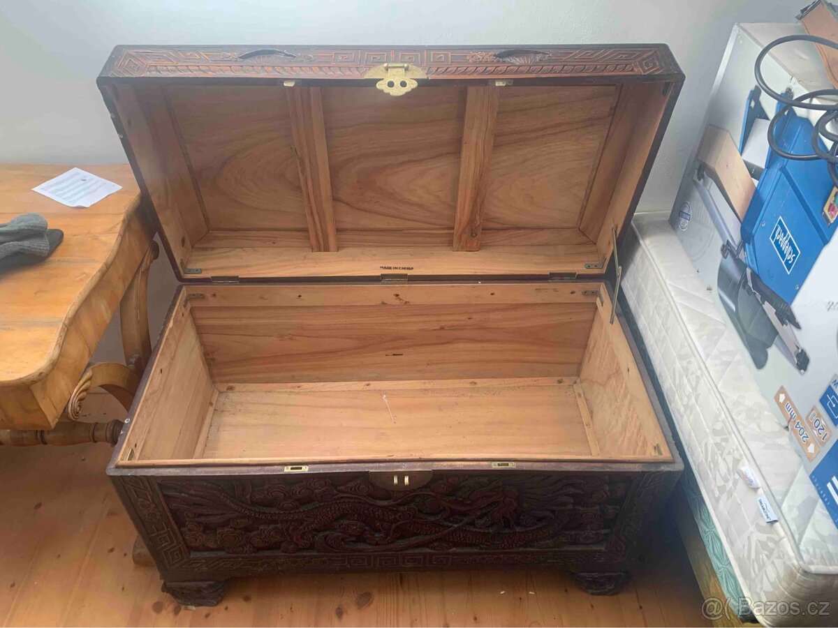 Starožitná dřevěná truhla - 2