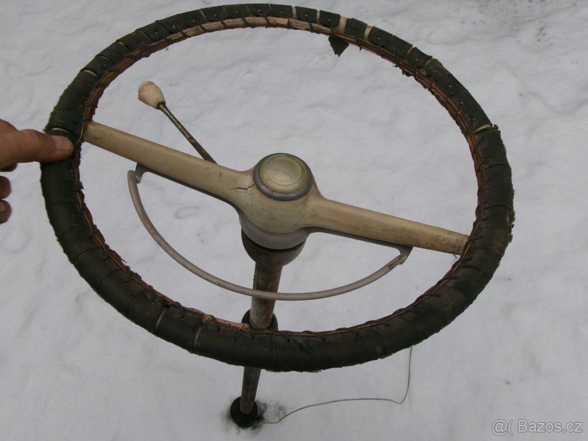 Prodám staré volanty, plechové schránky na nářadí do veterán - 2