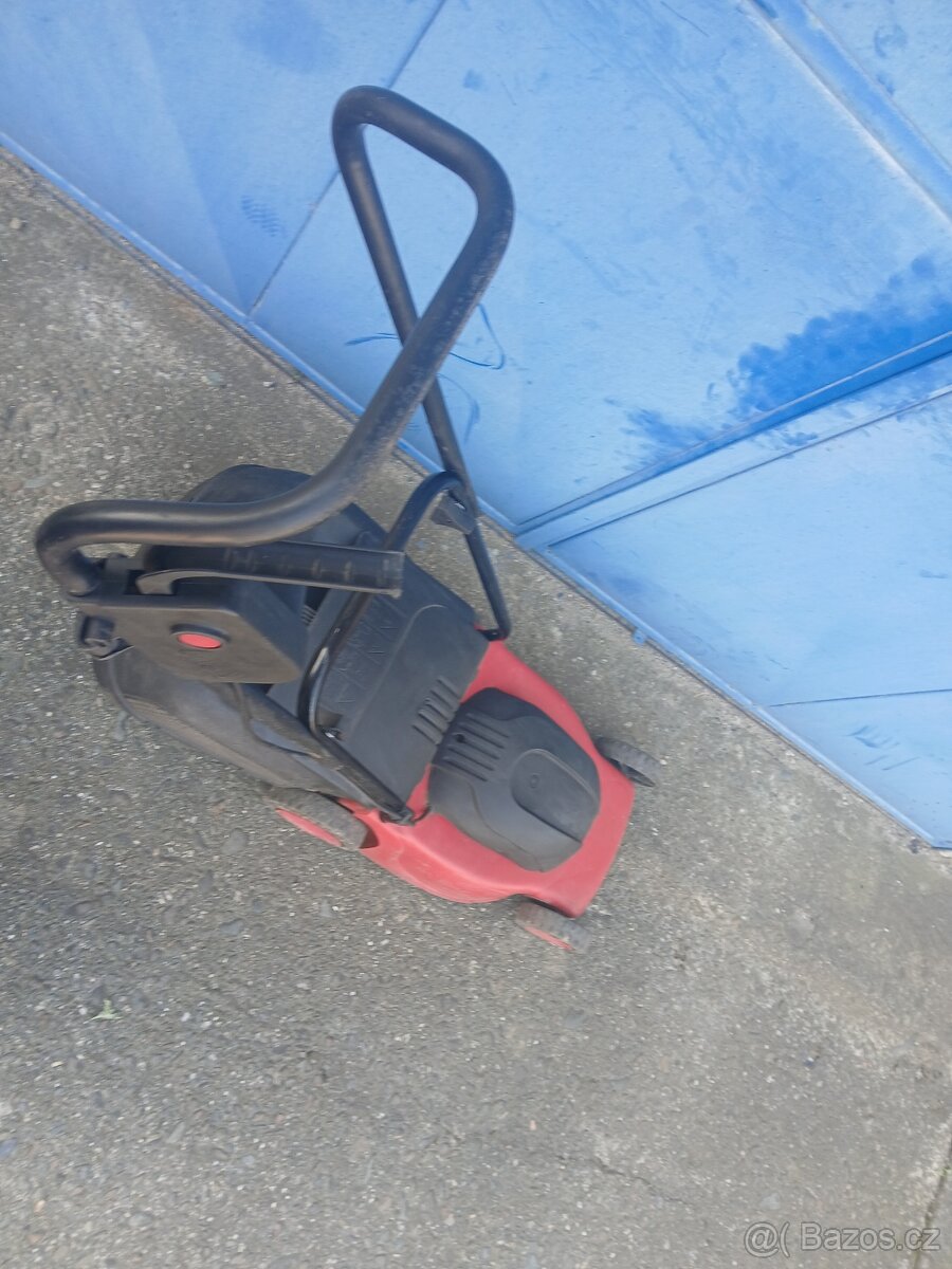 mala elektricka sekacka 1000w, ostry nuz - 2