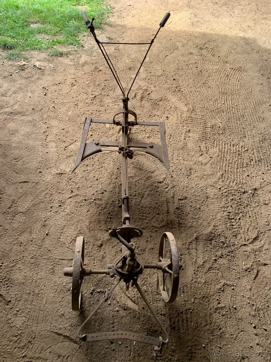 Koňský pluh obracák - 2