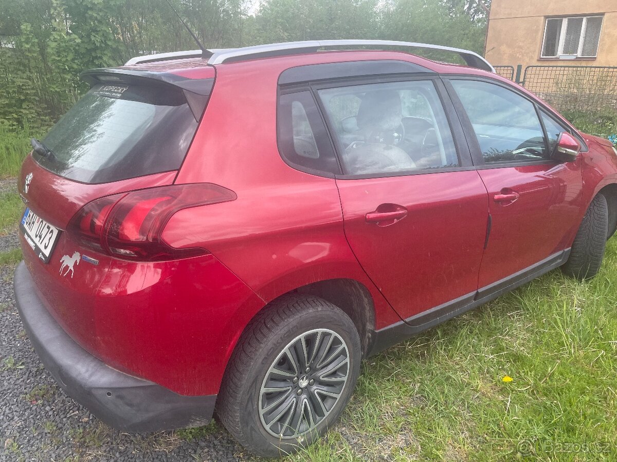 Peugeot 2008, červená barva - 2