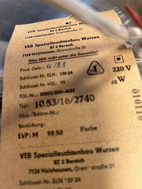 Prodej retro látkového lustru v HK. - 2