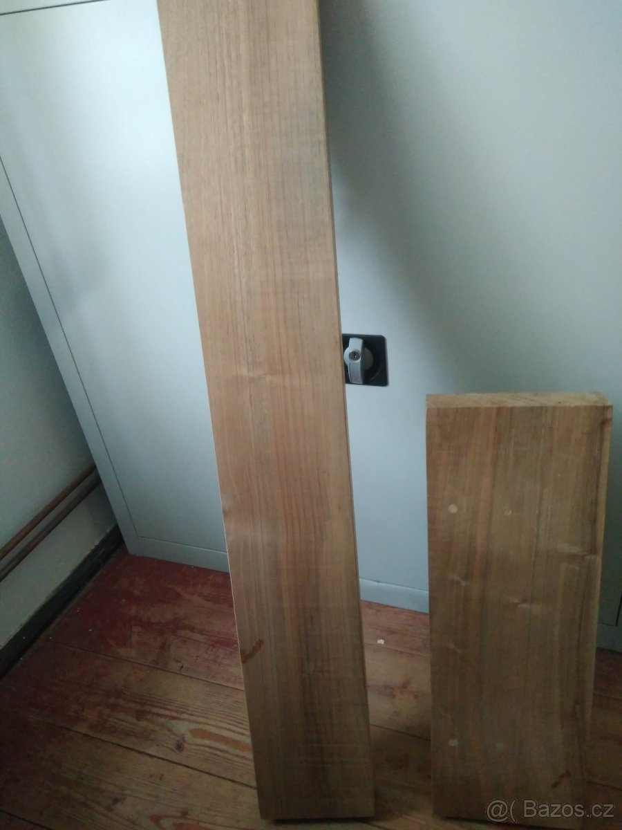 Police z ořechu masiv - 2