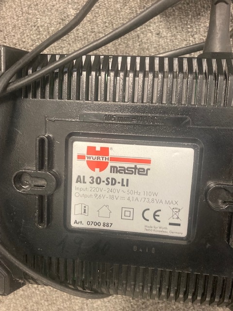 WURT aku vrtacka s priklepem vč. nabíječky +2 aku - 2