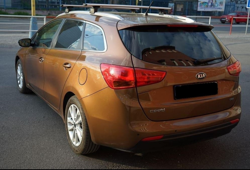 KIA Cee’d Sporty Wagon Combi 100kw Manuál - 2