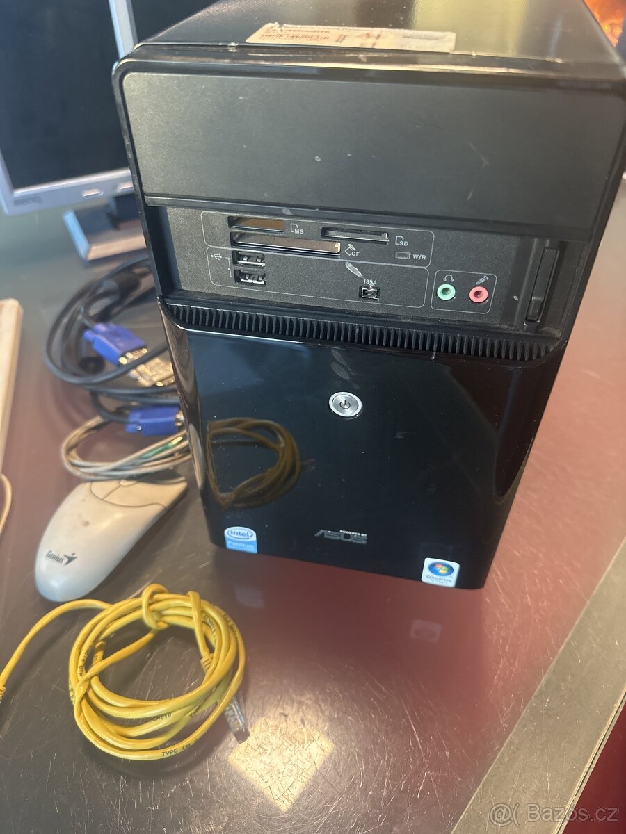 PC set se dvěma monitory - 2