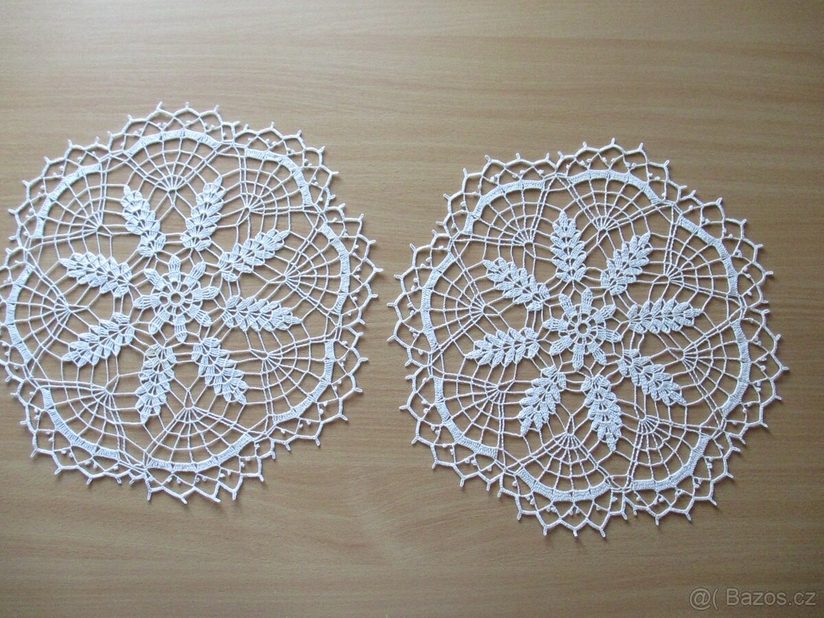 Háčkované krajkové dečky ruční práce - 2