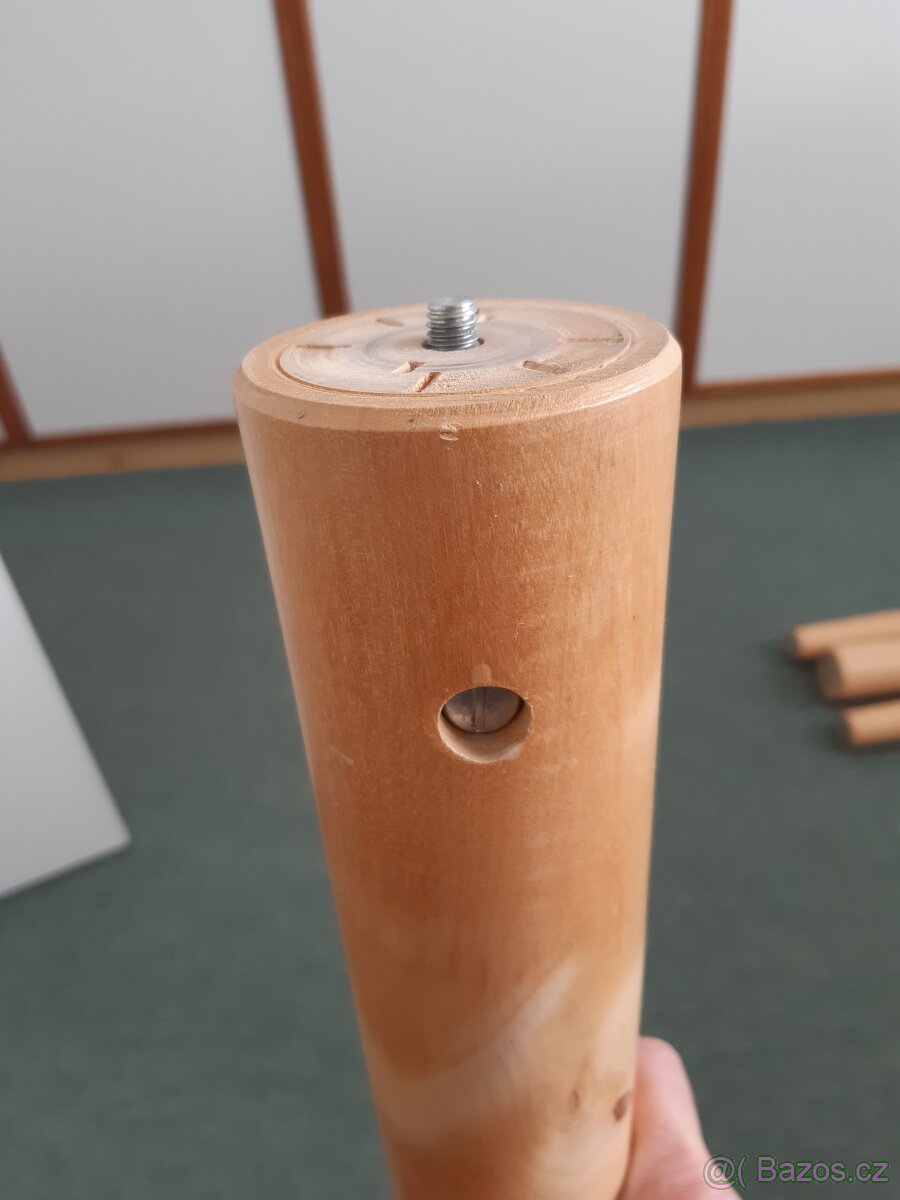 4 dřevěné nohy a stolní deska - 2