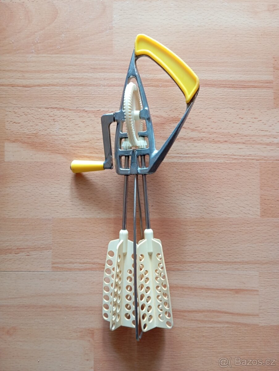 Retro ruční šlehač značky Mechanika - 2