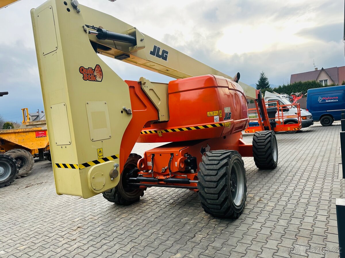 Terenní plošina JLG 800AJ - 2