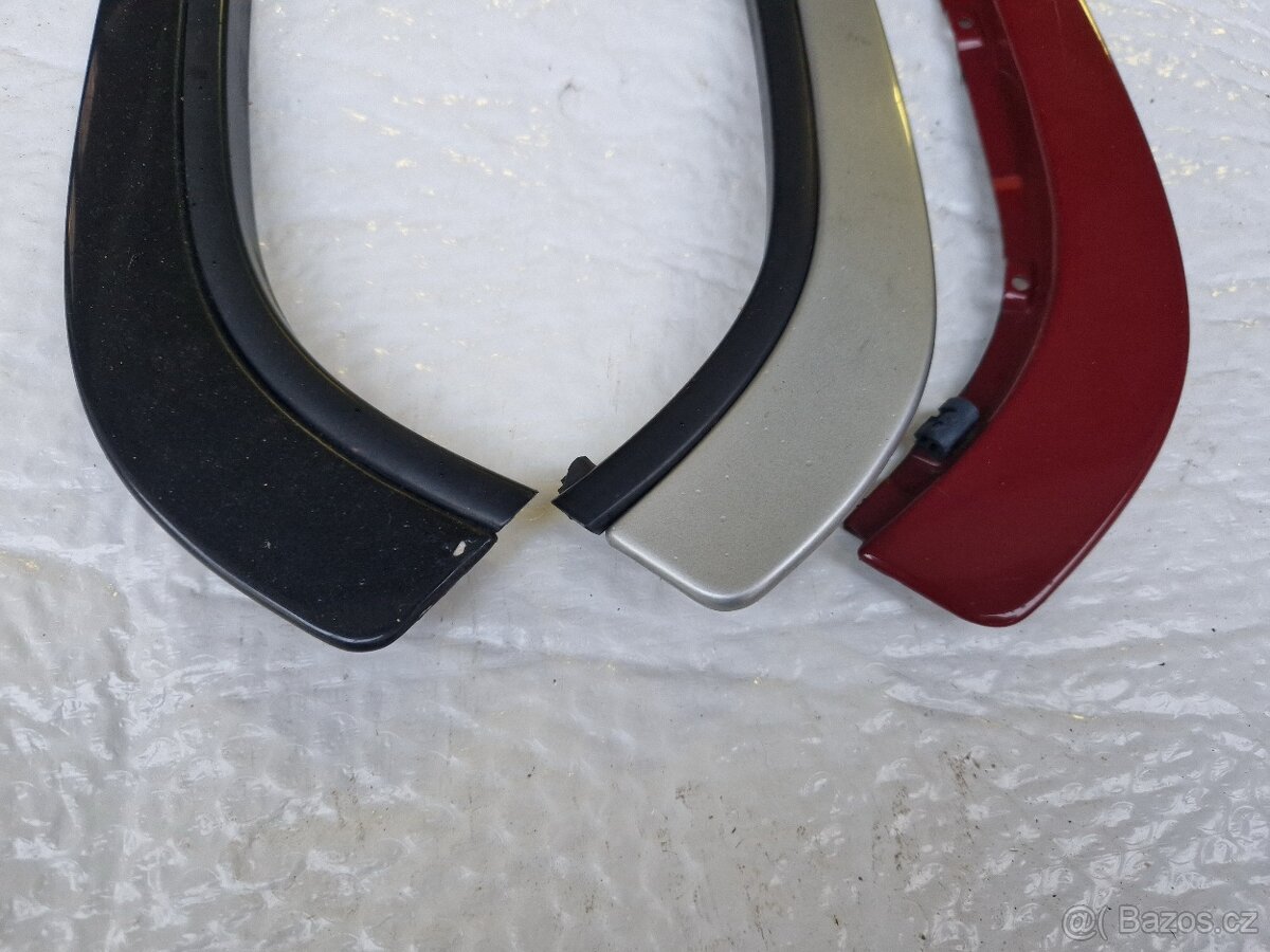 BMW e30 lišty kolem oken - 2