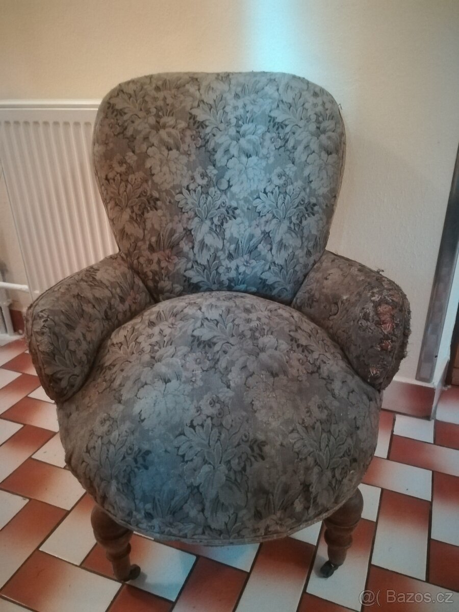 Starožitný nábytek - 2