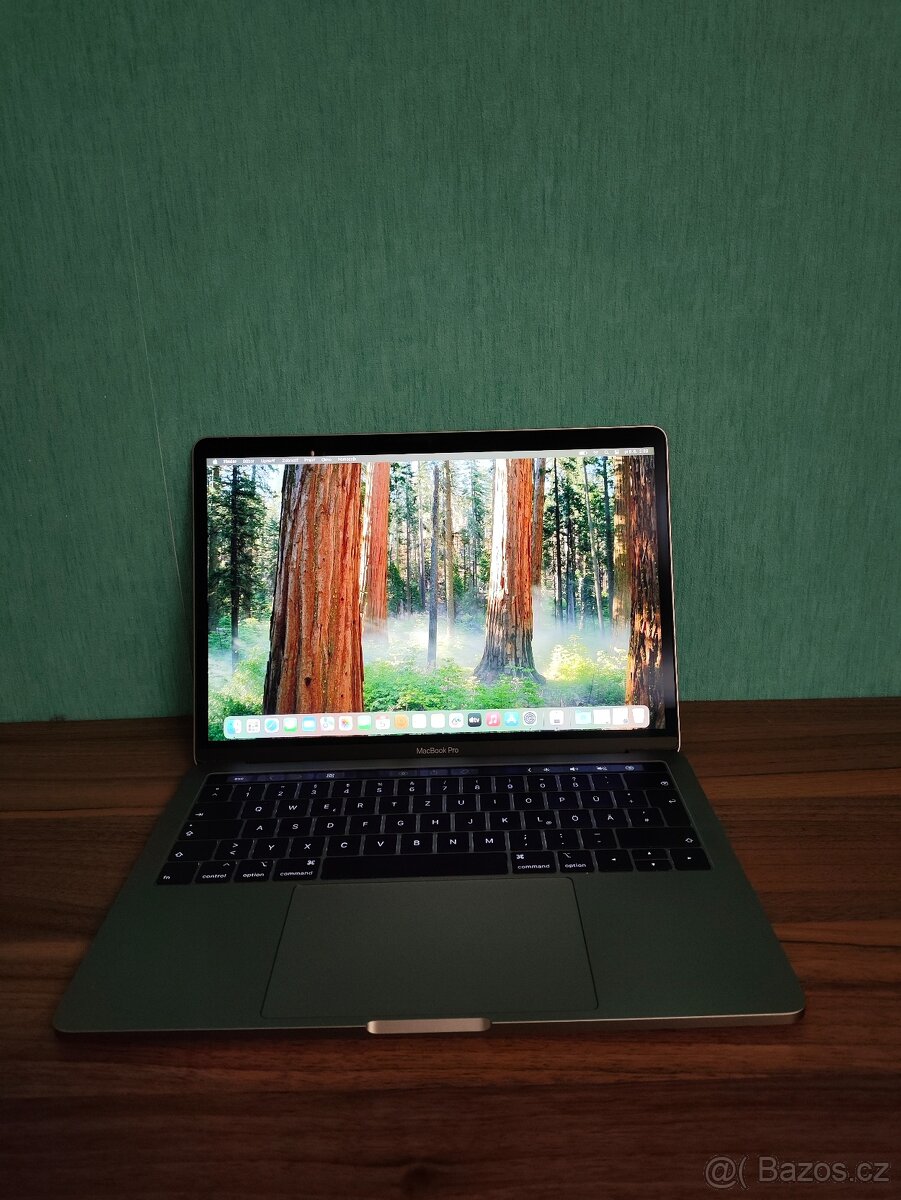 MacBook Pro 13.3 2020 | i5 • 8GB • 256GB SSD - 2