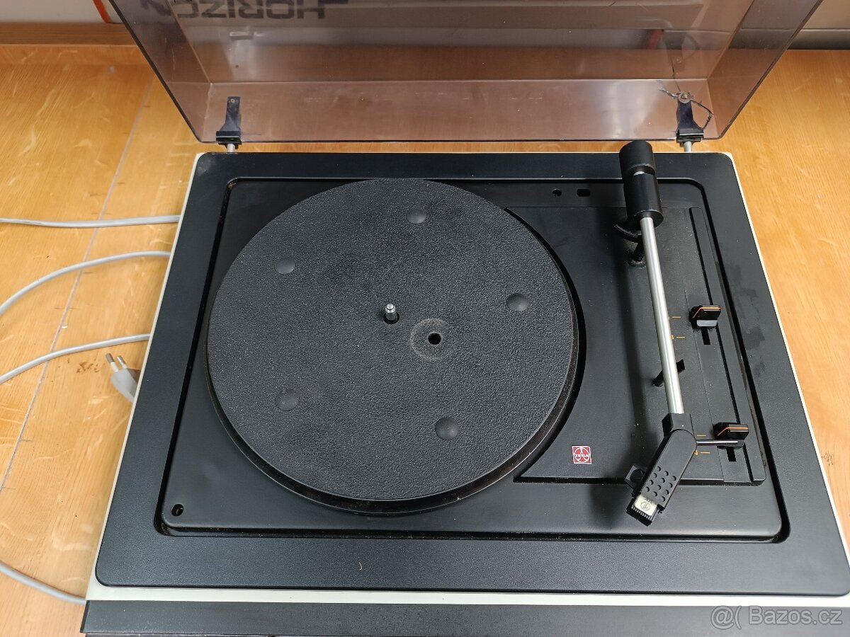 Gramofon Tesla NZC 040 - 2