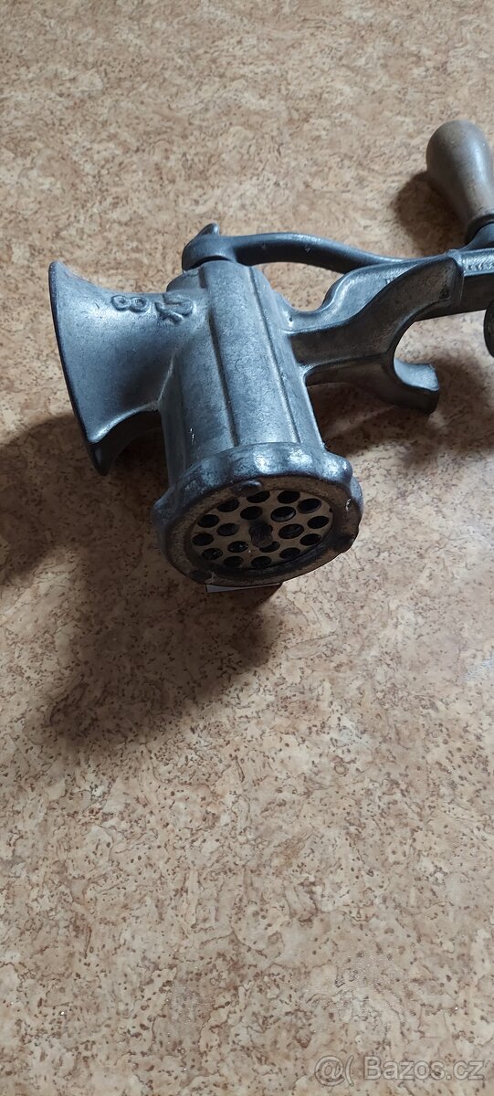 Mlýnek na maso - 2