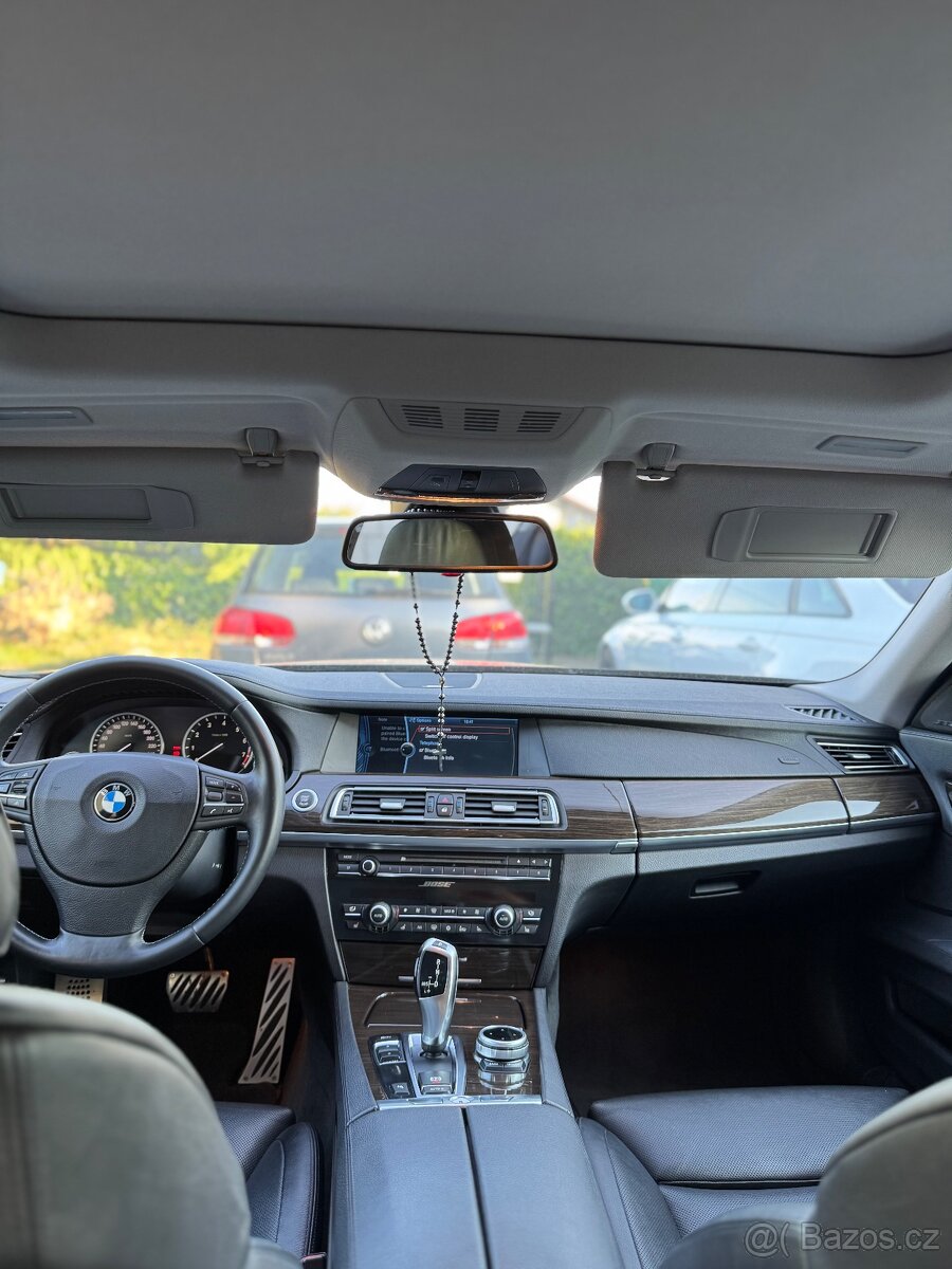 BMW 750i F01 - 2