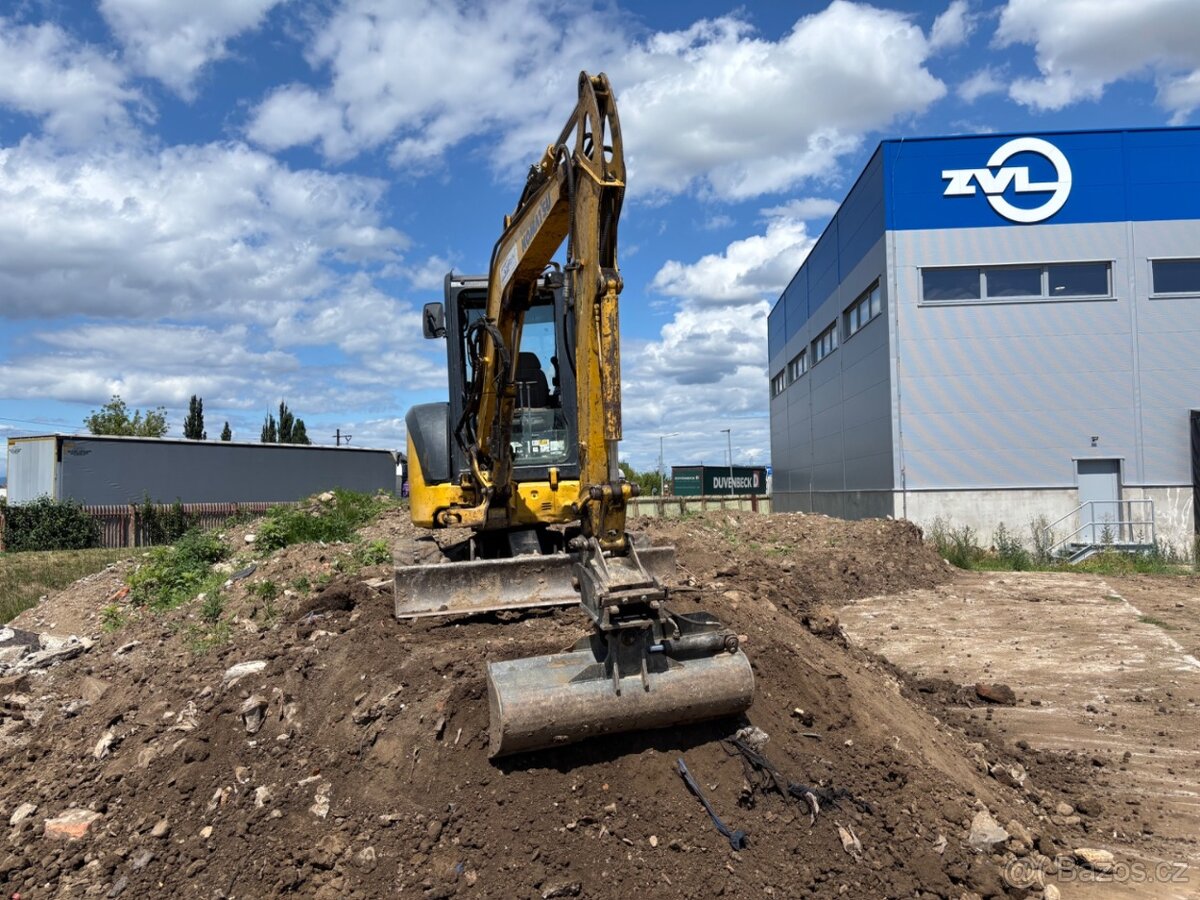 KOMATSU PC 35 MR - 2