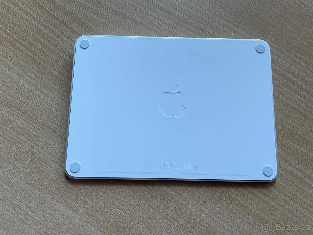 Apple Magic Trackpad Bílý - Lightning nabíjení - 2