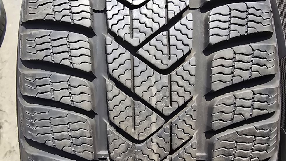 Zimní pneu 225/55/17 Pirelli - 2