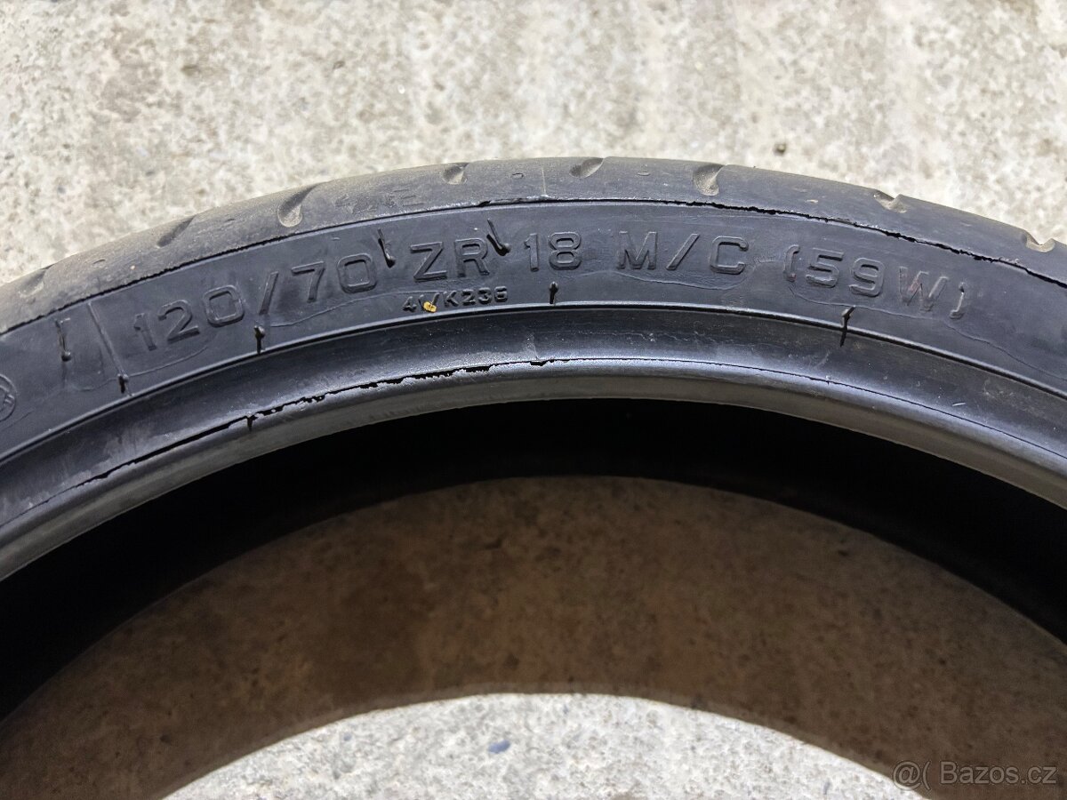 Pneu 120/70 ZR18 - 2
