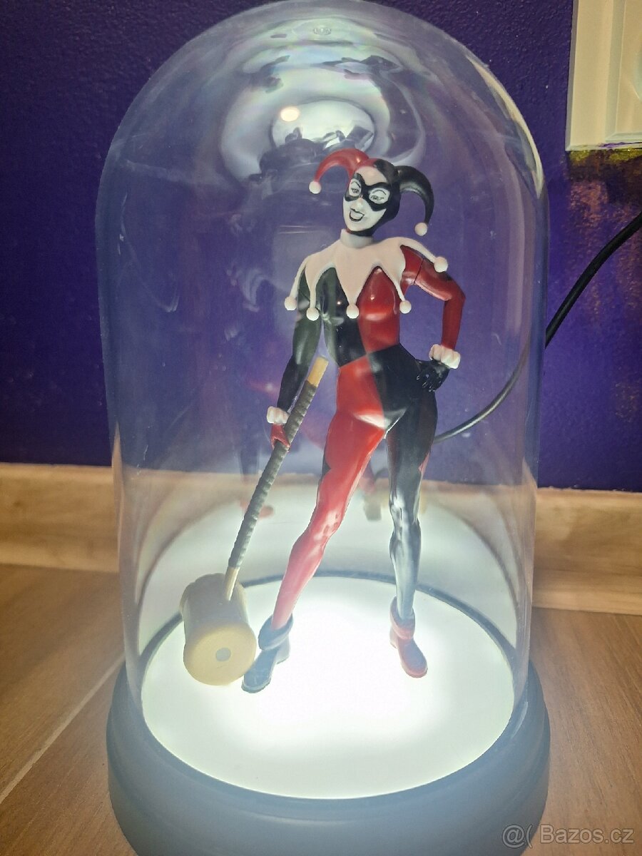 Harley Quinn svítící socha v plastovém displeji - 2