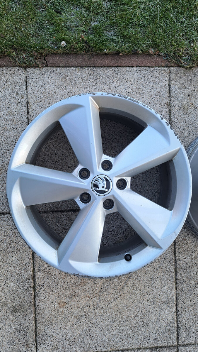 Prodám 2x kolo z lehké slitiny GOLUS 18" pro OCTAVIA III - 2