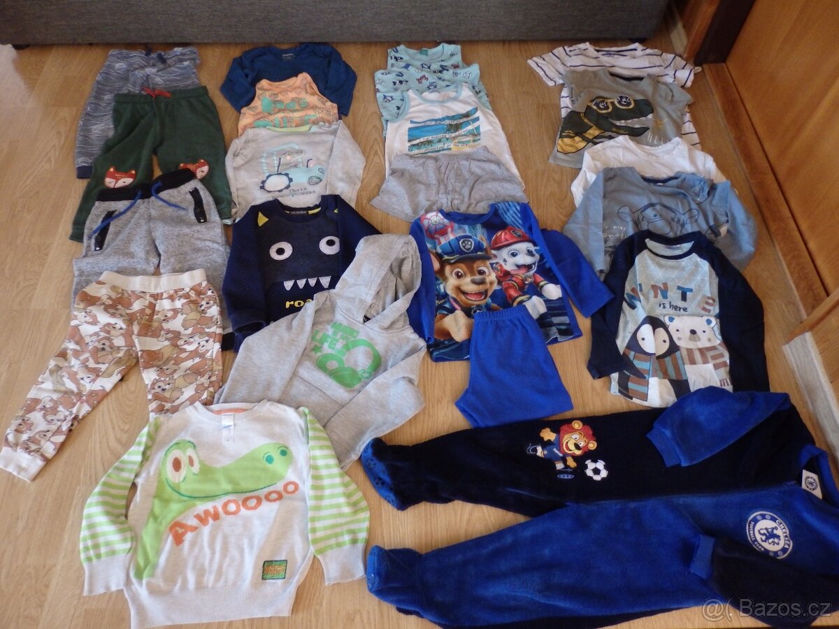 Balík oblečení vel.98 tepláky,mikiny,pyžamo,body, overal - 2