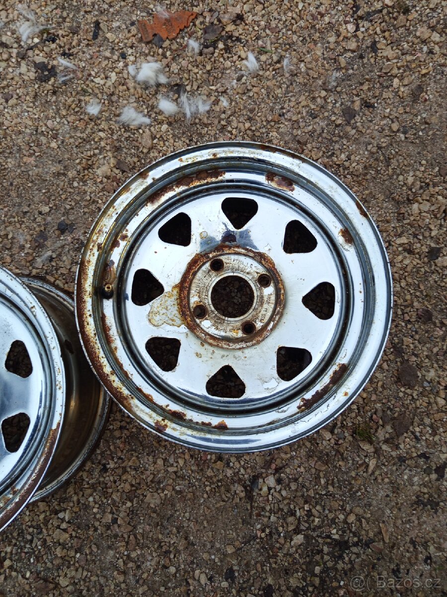 Prodám náhradní díly škoda 120l - 2