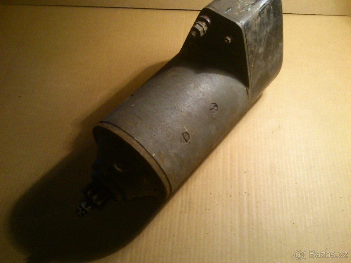 Štartér Praga V3S a Caterpillar - 2