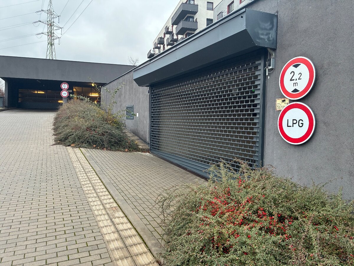 Parkovací stání Houbalova - 2