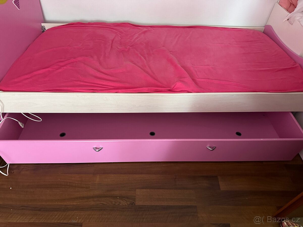 Růžový nábytek pro holku - 2