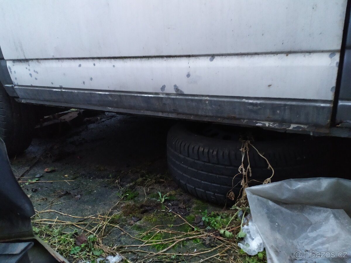 Prodám bílé celo plechové soupacky na VW T4 - 2