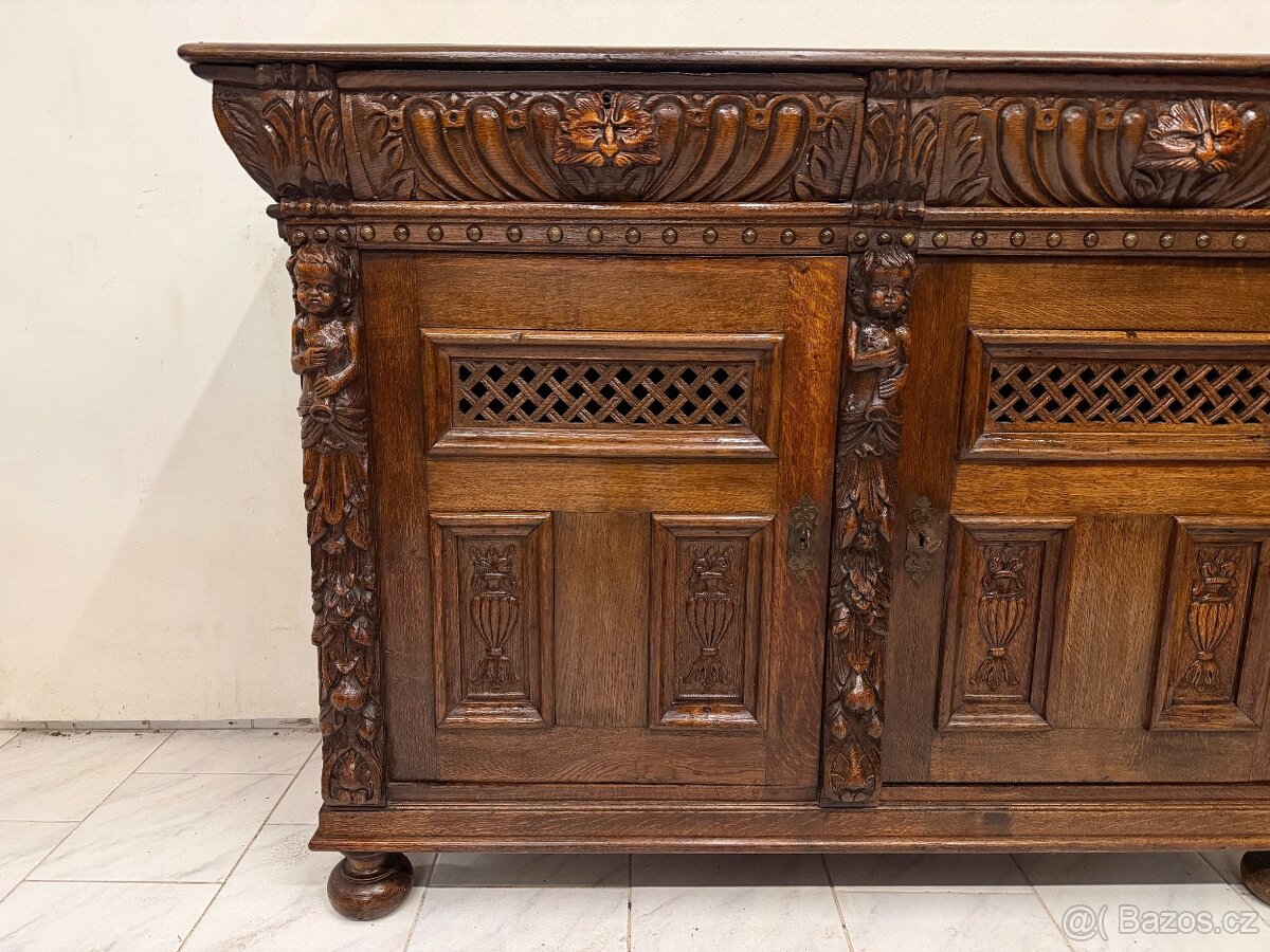 Starožitná neorenesanční skříň - 2