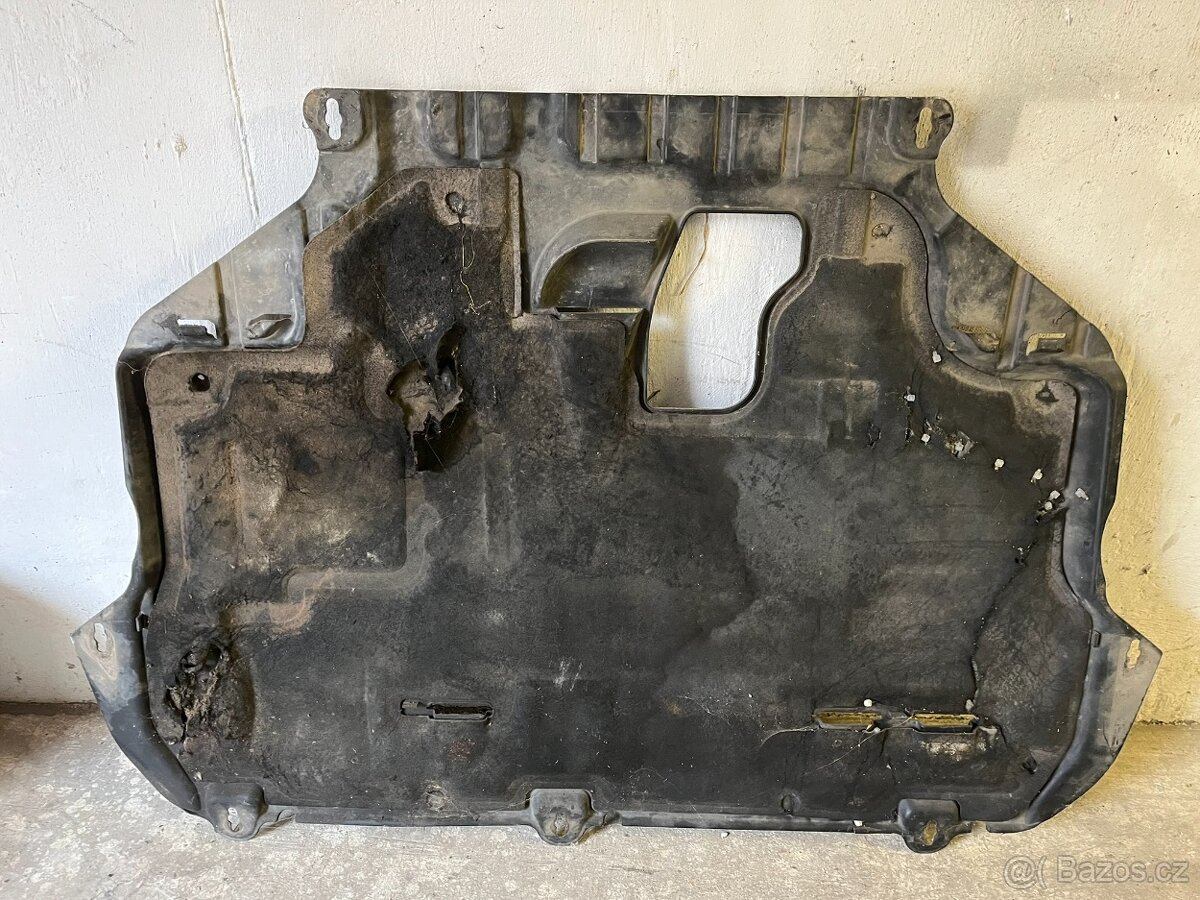 Volvo V50 2.0D kryt pod motor - 2