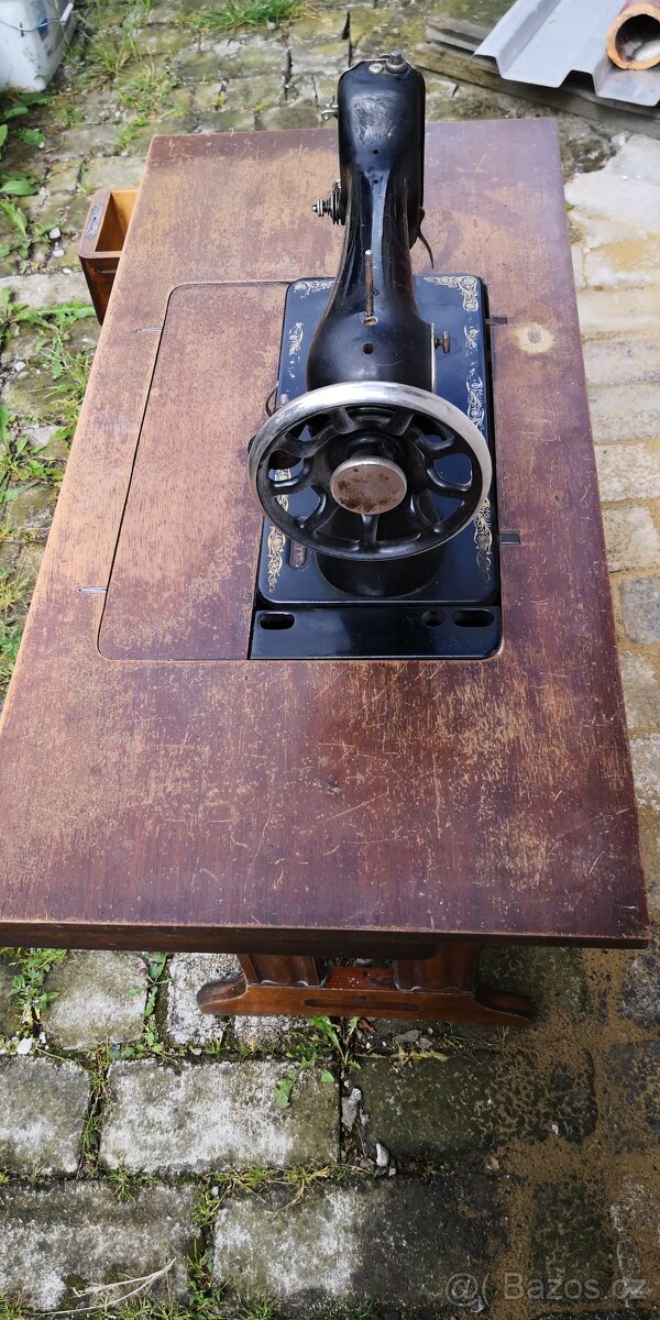 Prodám šicí stroj Singer - 2