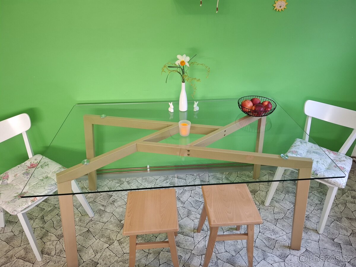 Skleněný jídelní stůl - 2