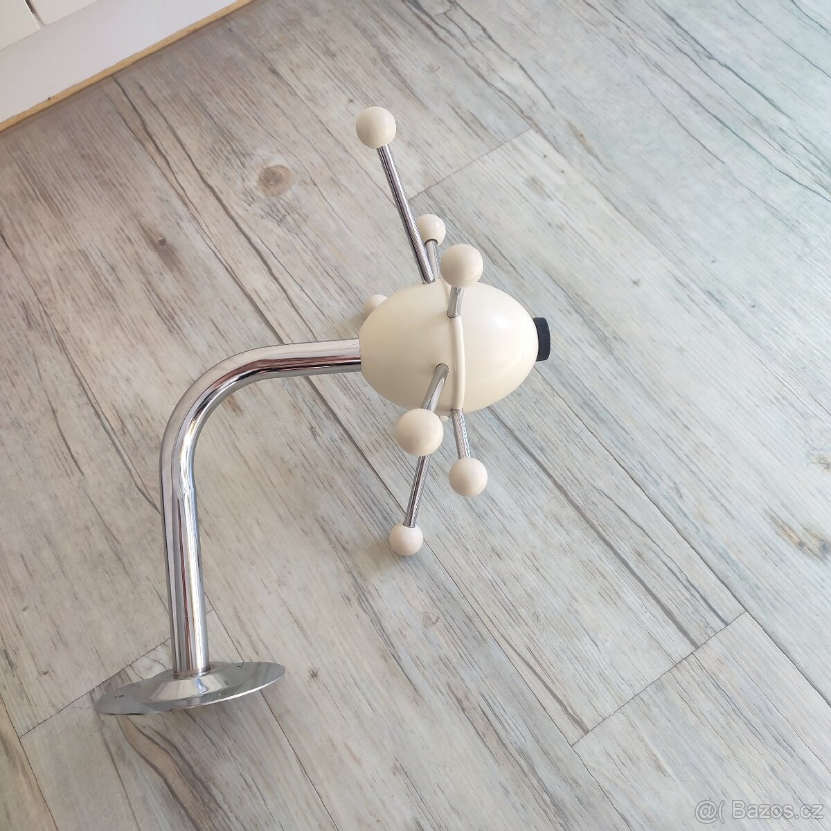 Designový věšák retro - 2