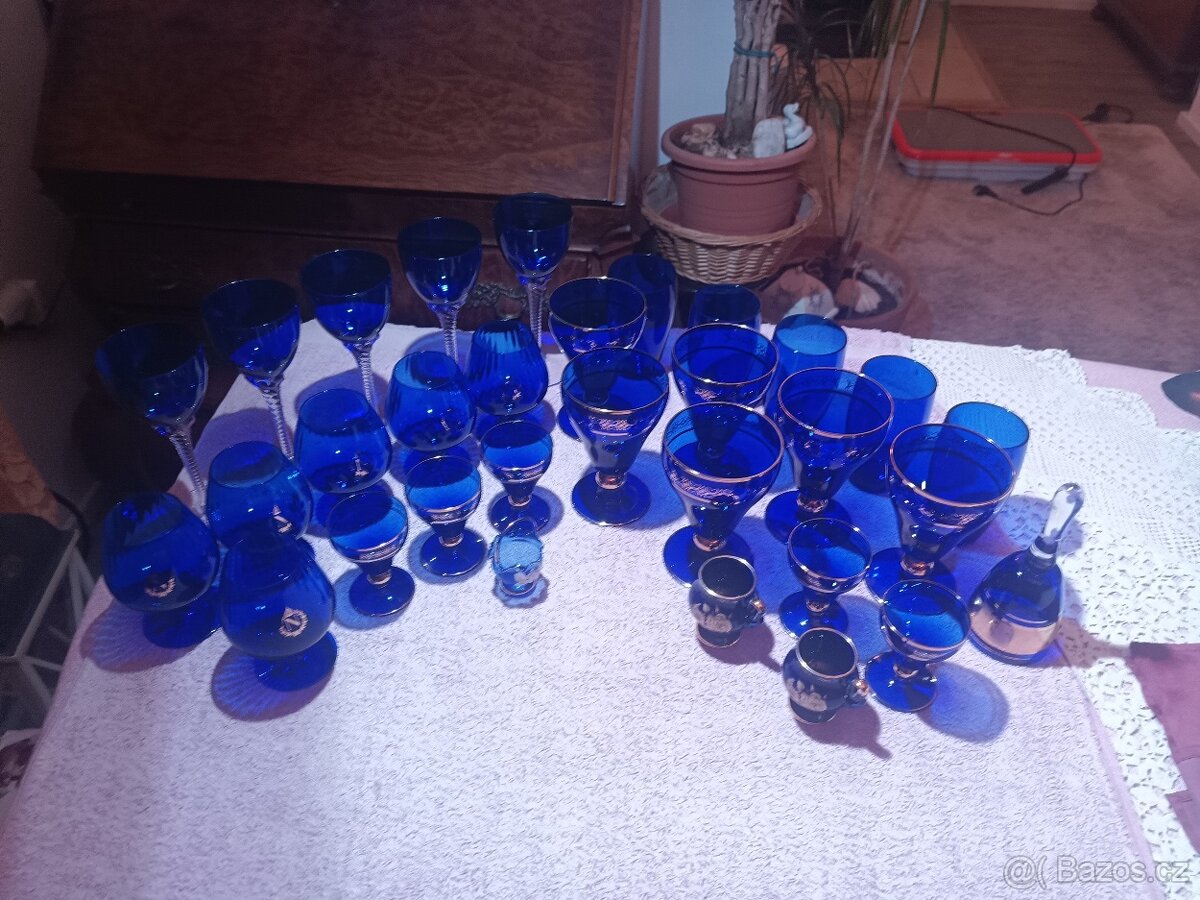 prdám celý set z kobaltového skla - 2