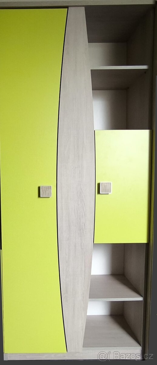 Dětská zelená skříň - 2