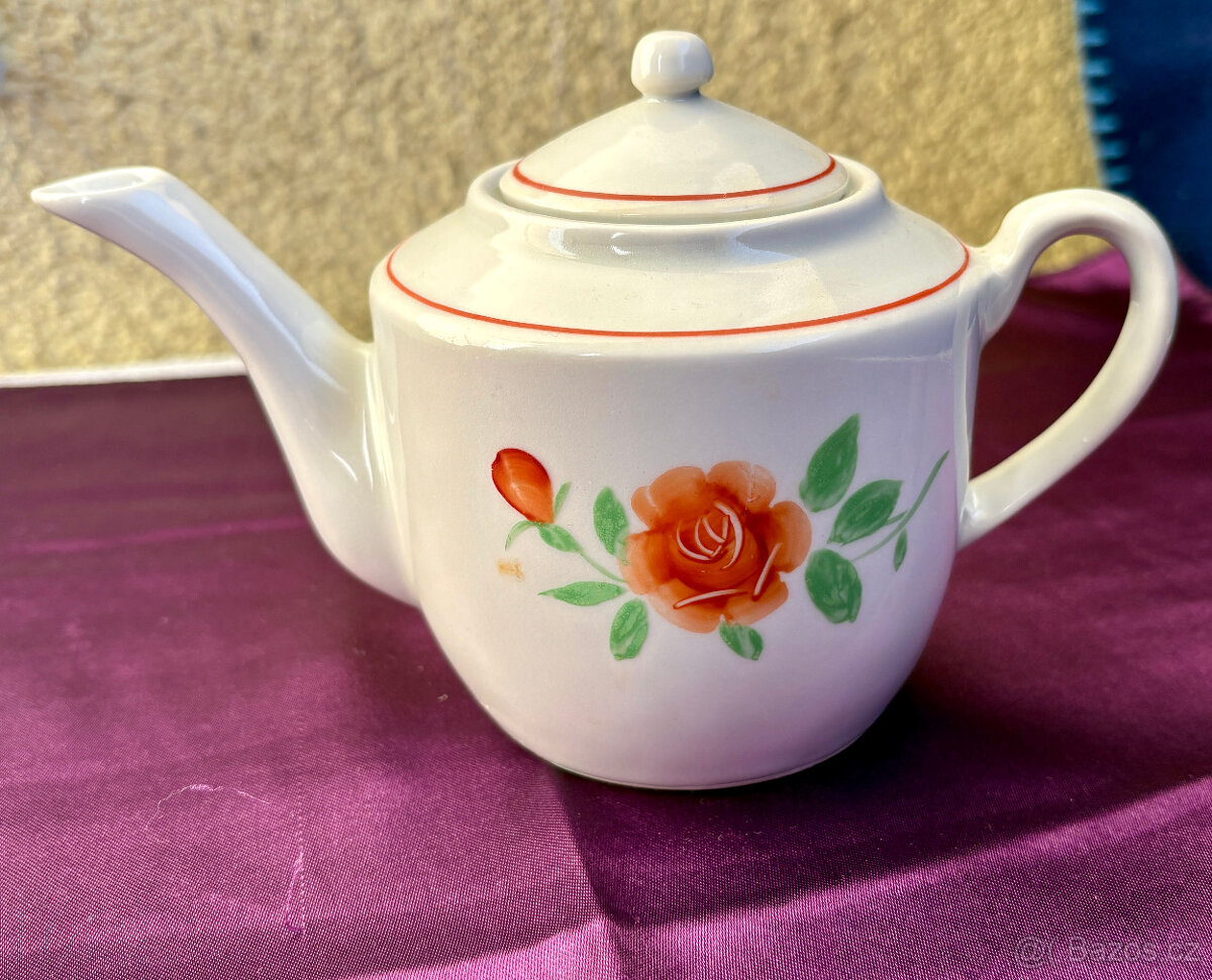 Malá porcelánová konvička - 2