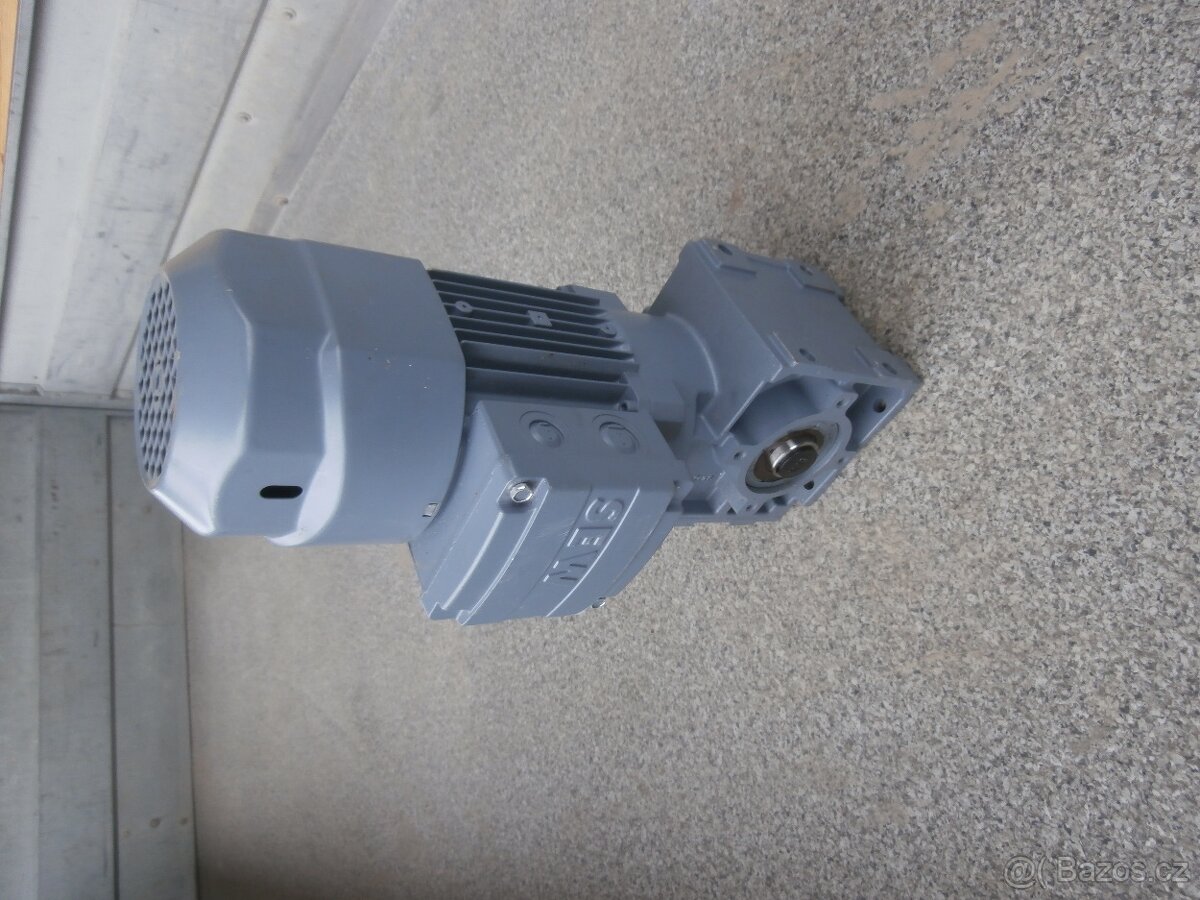 Prodám elektromotor s převodovkou - 2