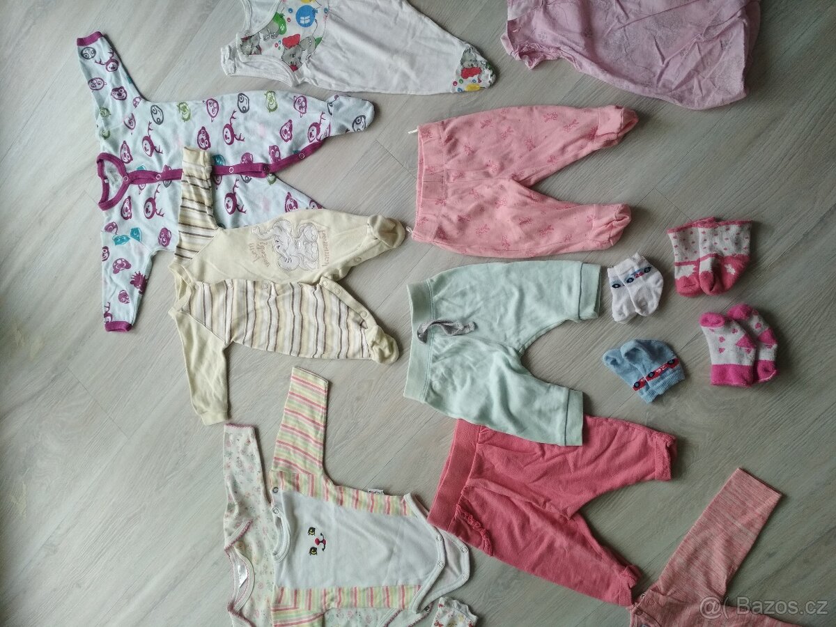 Prodam sadu obleceni pro holcicku vel. 52-56 (17 kusu) - 2