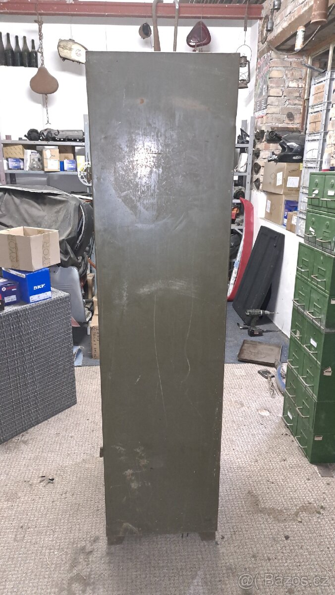 Plechová skříň - 2