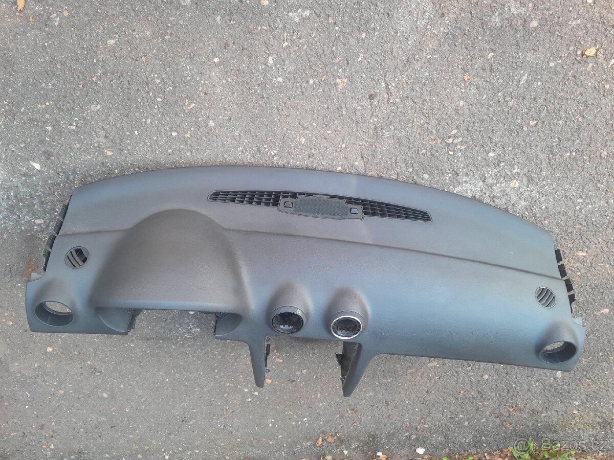 Palubní deska audi a3 8P - 2