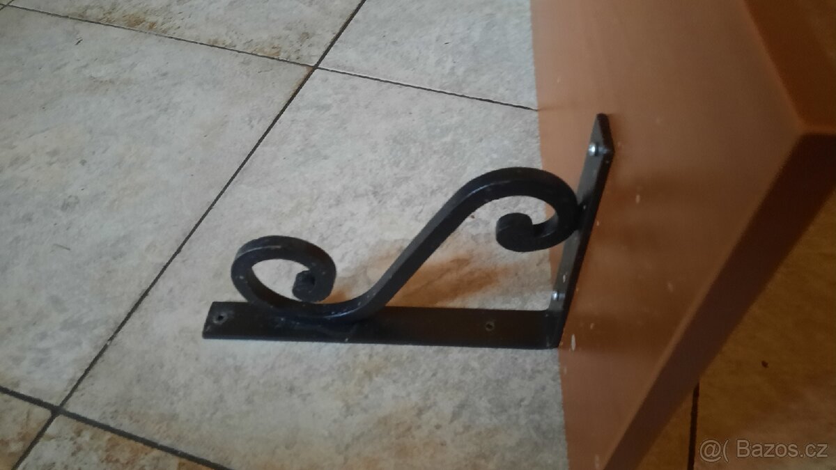 Police na kovarskych konzolích - 2